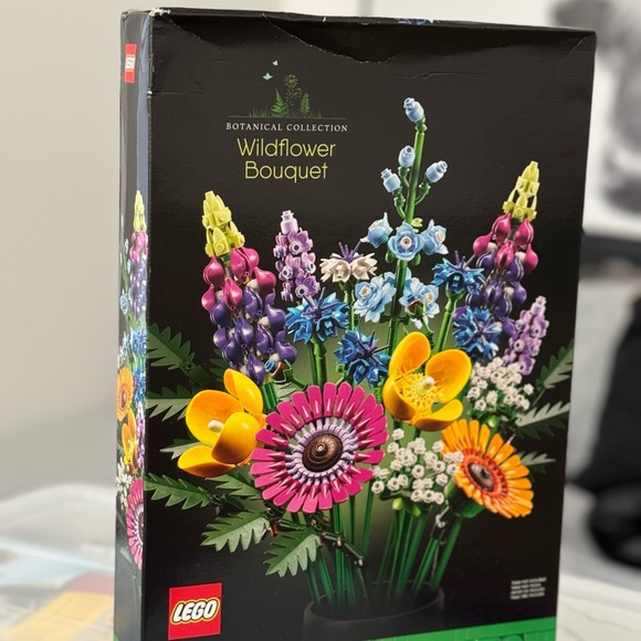 LEGO Icons Wildflower Bouquet - Picture 2 of 4